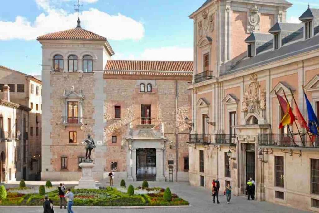 El Apartamento En Opera Palacio Real Madrid Exterior photo